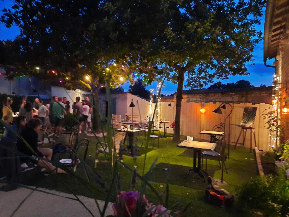 L'Auberge Des Artistes Nieul-sur-l'Autise Luaran gambar